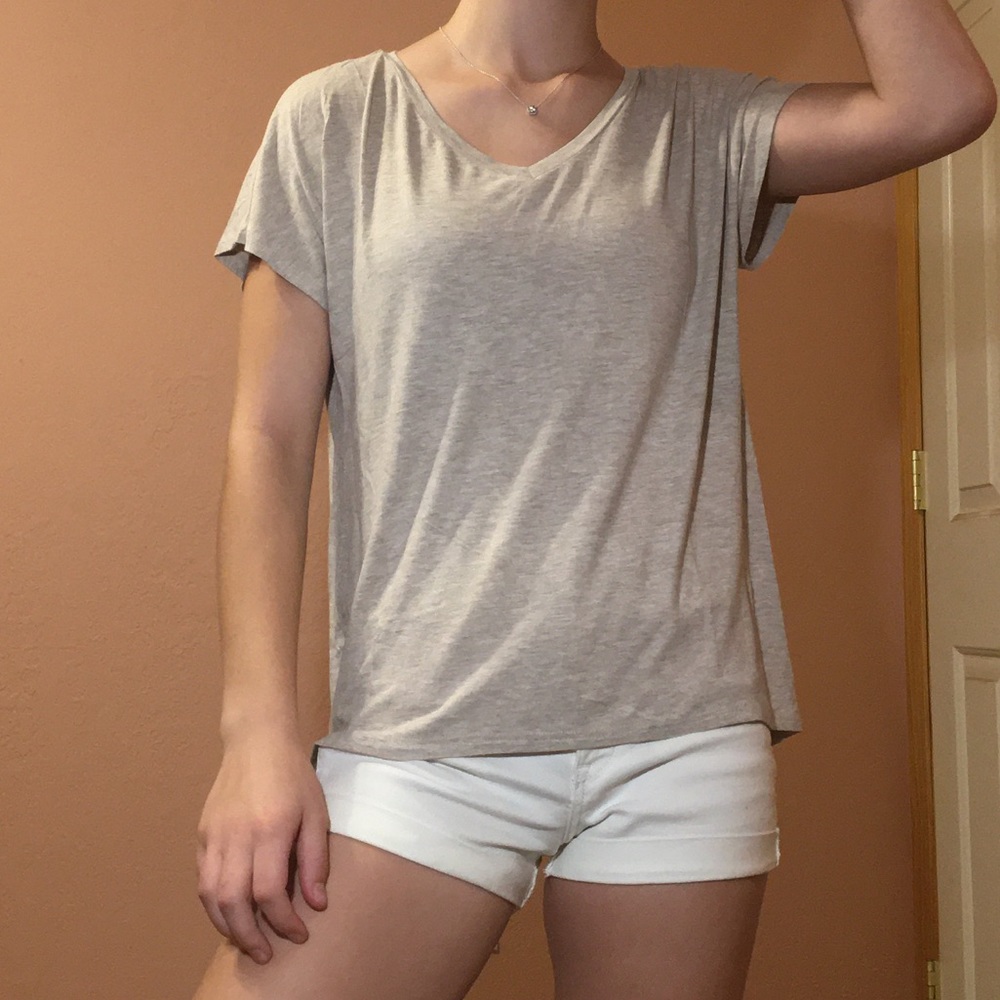 🌼 NWOT Beige Soft Tee 🌼